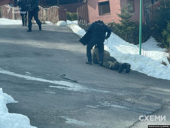 СМИ показали фото обыска резиденции Медведчука на Закарпатье 03 СМИ показали фото обыска резиденции Медведчука на Закарпатье 03