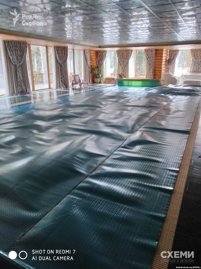 СМИ показали фото обыска резиденции Медведчука на Закарпатье 06 СМИ показали фото обыска резиденции Медведчука на Закарпатье 06