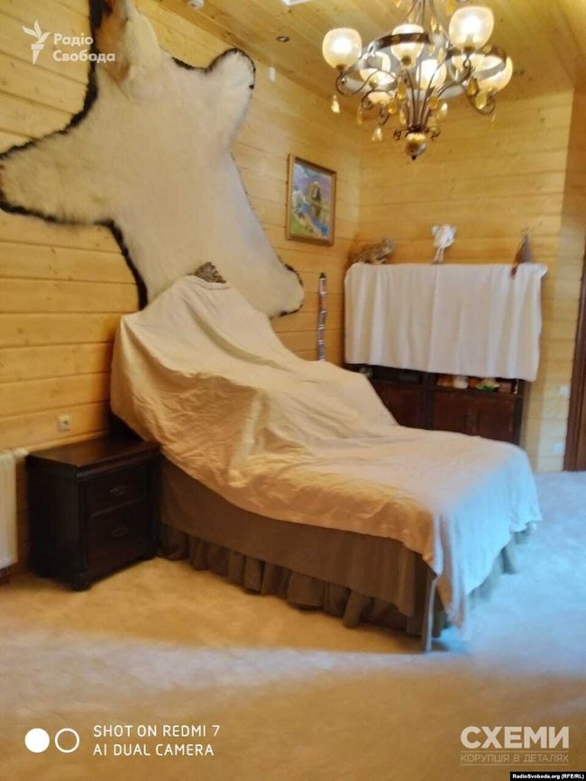 СМИ показали фото обыска резиденции Медведчука на Закарпатье 08 СМИ показали фото обыска резиденции Медведчука на Закарпатье 08