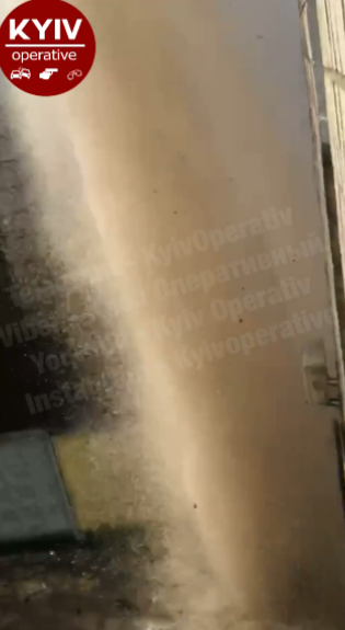 Гейзер в Печерском районе Киева dqxikeidqxitkant