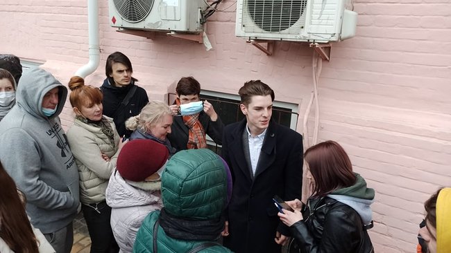 Суд отправил под круглосуточный домашний арест протестовавшего под ОП активиста Ратушного 02 Суд отправил под круглосуточный домашний арест протестовавшего под ОП активиста Ратушного 02