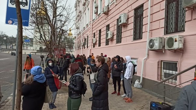 Суд отправил под круглосуточный домашний арест протестовавшего под ОП активиста Ратушного 04 Суд отправил под круглосуточный домашний арест протестовавшего под ОП активиста Ратушного 04