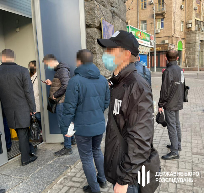 ГБР об обысках в АРМА: чиновники и адвокаты завладели более чем $400 тыс. 01 ГБР об обысках в АРМА: чиновники и адвокаты завладели более чем $400 тыс. 01 dqxikeidqxiqqeant