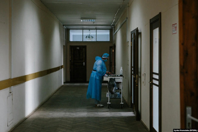 Для приема больных COVID-19 оборудовали корпус медицинского колледжа во Львове 10