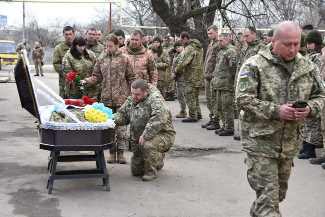 С погибшим на Донбассе воином 10-й ОГШБр Сергеем Сулымой простились в Луцке 06 С погибшим на Донбассе воином 10-й ОГШБр Сергеем Сулымой простились в Луцке 06