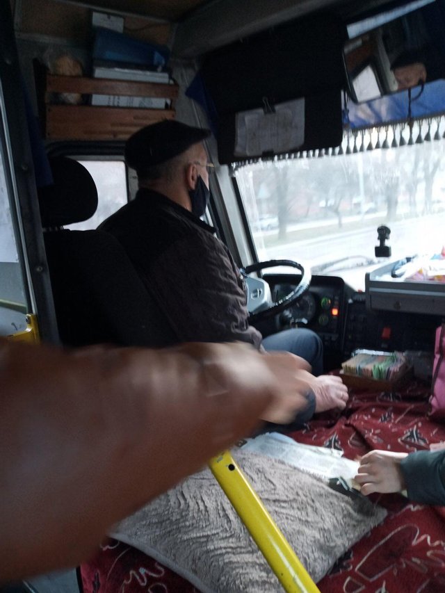 Кричав й називав свинею: на Львівщині водій маршрутки відмовився везти АТОвця – фото