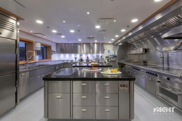  ACE. / yachtharbour.com