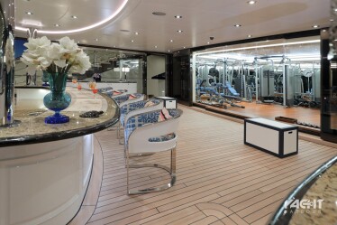  ACE. / yachtharbour.com