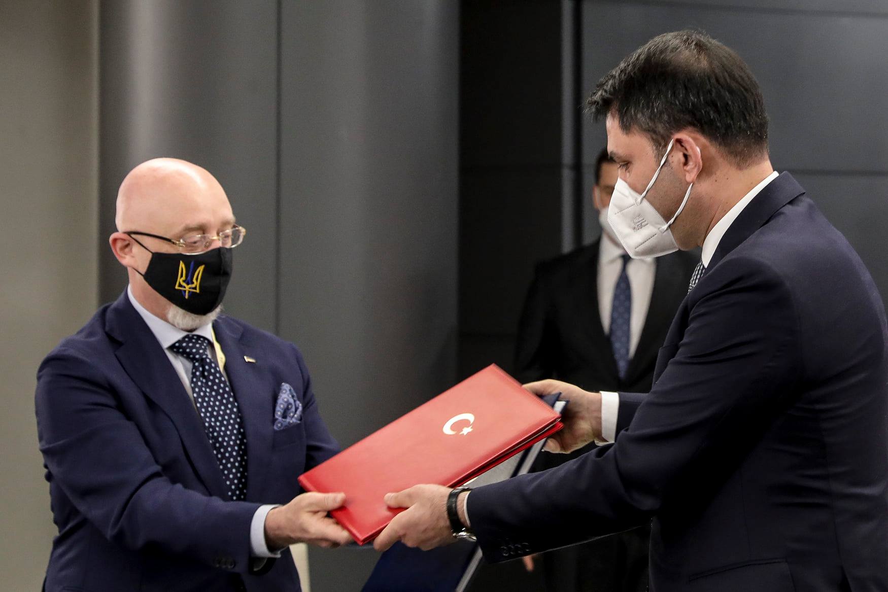 во время визита Зеленского в Турцию были подписаны двусторонние документы. Скриншот из фейсбука Офиса президента dqxikeidqxiqqeant