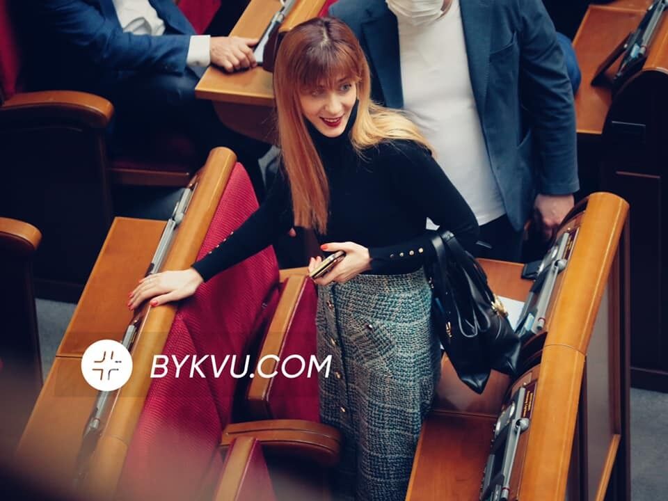 Антонина Славицкая показала брендовую вещь в Раде. dqxikeidqxiqqeant