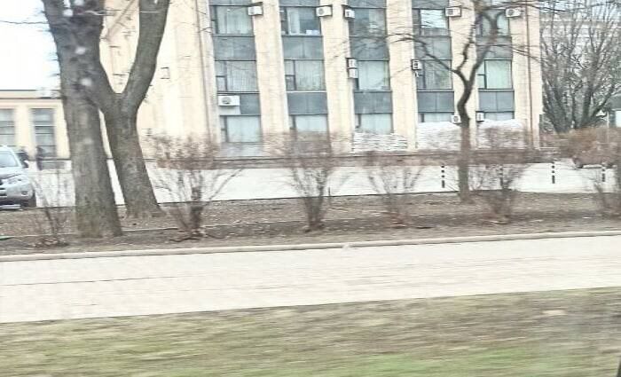 Окна бывшего здания Донецкой ОГА заложили мешками с песком dqxikeidqxitkant