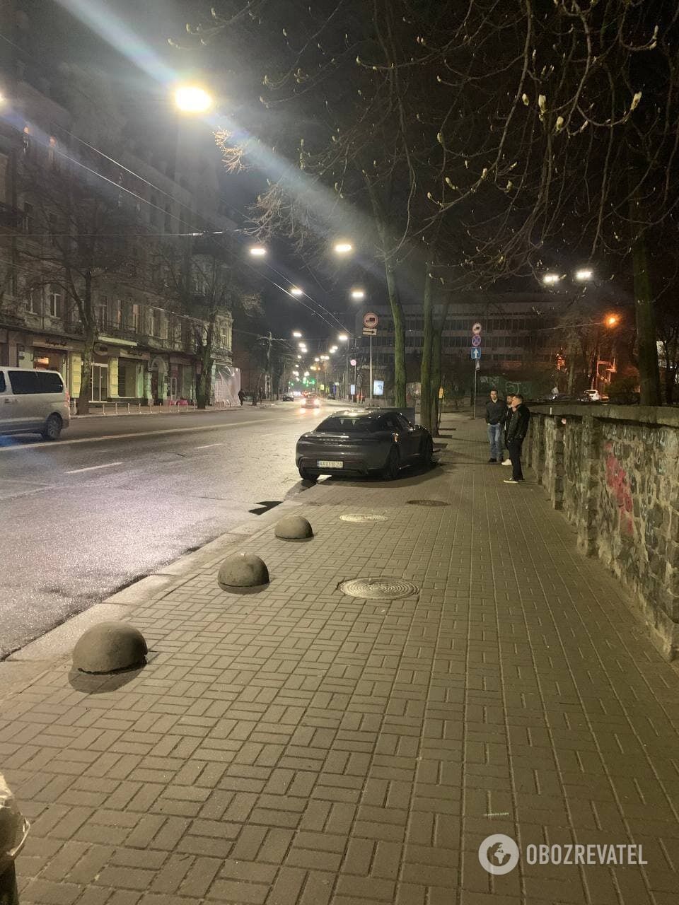 В Киеве разбили Porsche Taycan Turbo