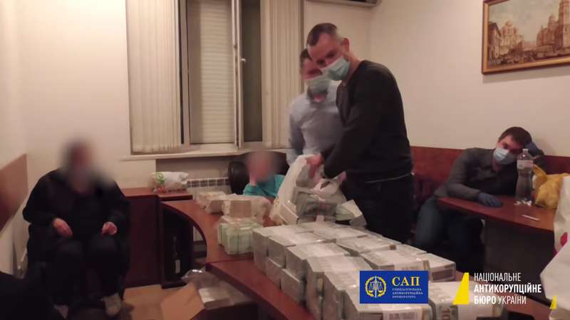 Наличные из сейфа Зонтова dqxikeidqxitkant