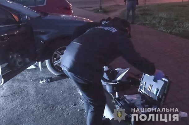 В Киеве злоумышленник взял в заложники двоих женщин и требовал выкуп dqxikeidqxitkant