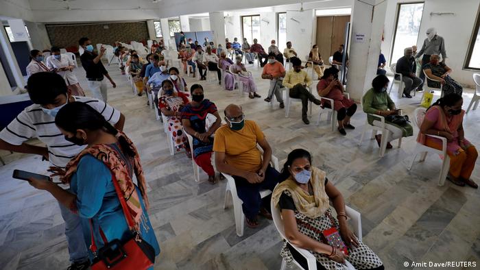 TABLEAU | Bildergalerie Indien Coronavirus | Ahmedabad, Impfzentrum