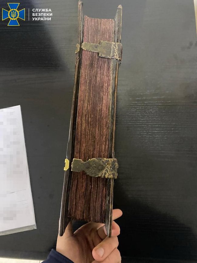 На Одесчине задержан иностранец, пытавшийся вывезти из Украины старинную рукопись 1798 года 03 На Одесчине задержан иностранец, пытавшийся вывезти из Украины старинную рукопись 1798 года 03