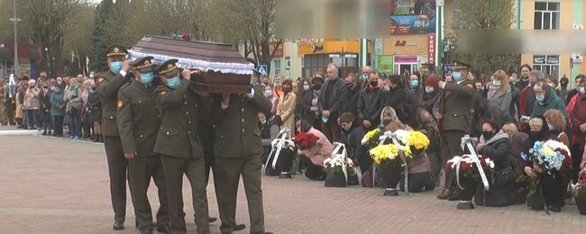 Погибшего на Донбассе воина 14-й ОМБ Владимира Гуляка похоронили на Хмельнитчине 01 Погибшего на Донбассе воина 14-й ОМБ Владимира Гуляка похоронили на Хмельнитчине 01 dqxikeidqxiqqeant