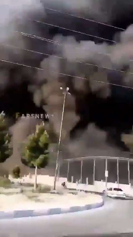 Черный дым от пожара на химзаводе dqxikeidqxitkant