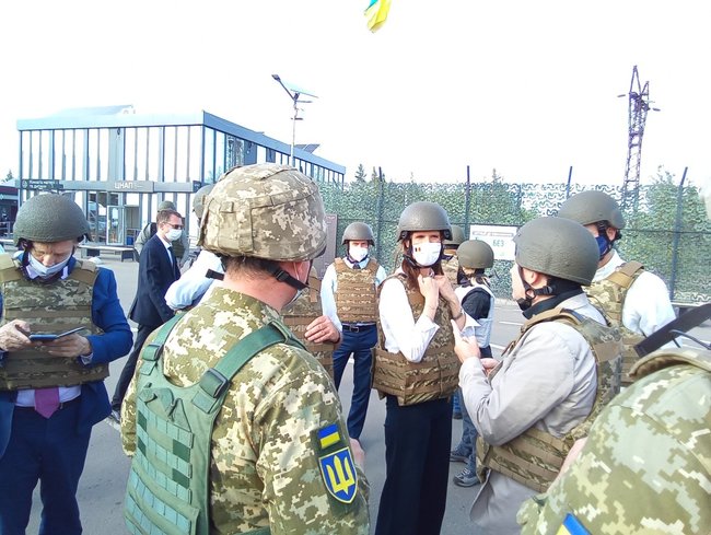Главы МИД Бельгии, Нидерландов и Люксембурга посетили КПВВ Счастье в зоне ООС 04 Главы МИД Бельгии, Нидерландов и Люксембурга посетили КПВВ Счастье в зоне ООС 04