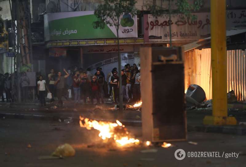 Огонь охватил города.