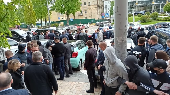 Медведчук прибыл в Печерский райсуд Киева на рассмотрение ходатайства об избрании ему меры пресечения 01 dqxikeidqxitkant