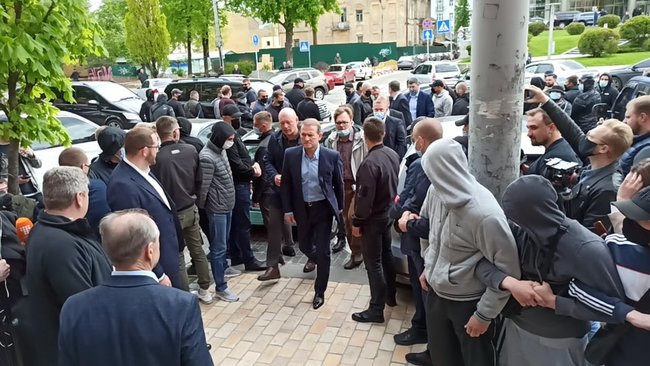 Медведчук прибыл в Печерский райсуд Киева на рассмотрение ходатайства об избрании ему меры пресечения 03