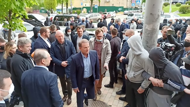 Медведчук прибыл в Печерский райсуд Киева на рассмотрение ходатайства об избрании ему меры пресечения 06