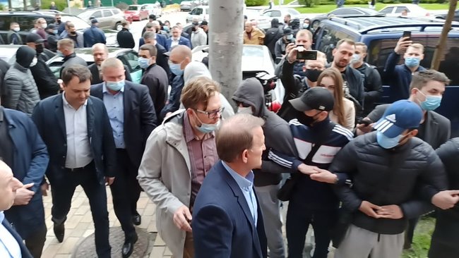 Медведчук прибыл в Печерский райсуд Киева на рассмотрение ходатайства об избрании ему меры пресечения 08