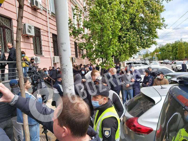 Перед зданием Печерского райсуда