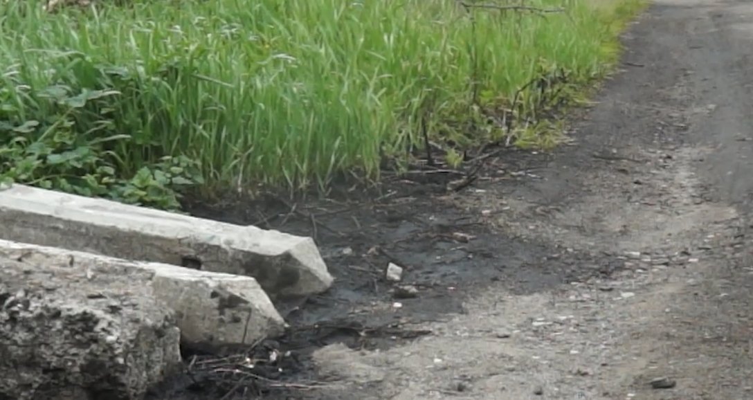 Масло заливает улицу в Волновахе Волноваха, стоки dqxikeidqxitkant