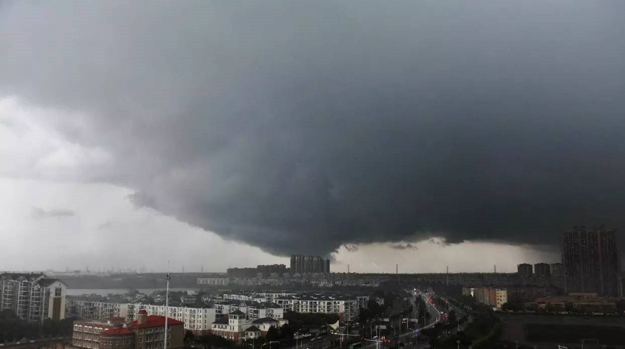 Торнадо разрушил 27 и повредил 130 домов и строений dqxikeidqxiqqeant