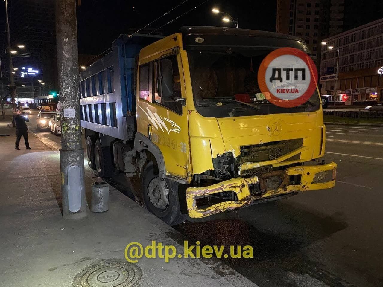 В грузовика Mercedes отказали тормоза dqxikeidqxitkant