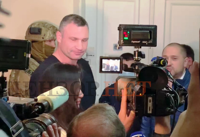 Кличко про обыски: Ломились в квартиру, потом испугались и пошли в другую 01 Кличко про обыски: Ломились в квартиру, потом испугались и пошли в другую 01 dqxikeidqxiqqeant