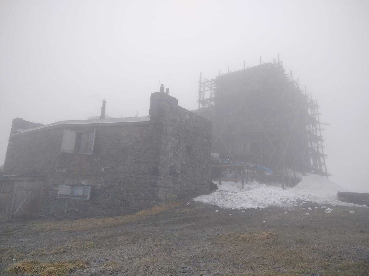 На горе Поп Иван Черногорский снежит dqxikeidqxitkant