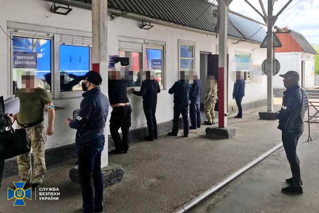 Выявлен чиновник-взяточник Госпогранслужбы: помогал беспрепятственно ввозить евробляхи в Украину 03