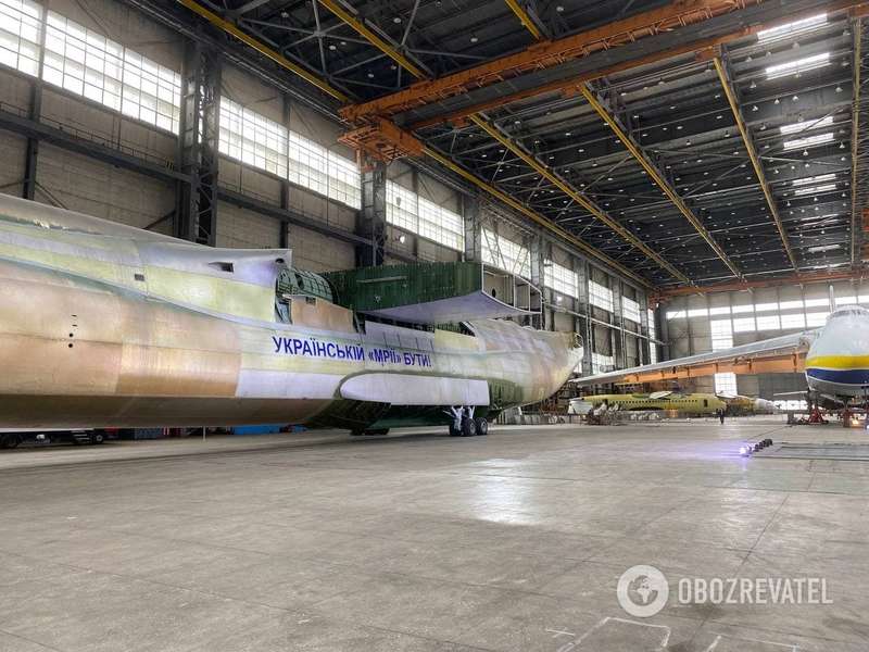 Зеленский собрал журналистов на заводе "Антонов". Фоторепортаж