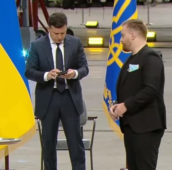 Владимир Зеленский признался, что переписывается с Яной Дугарь dqxikeidqxitkant