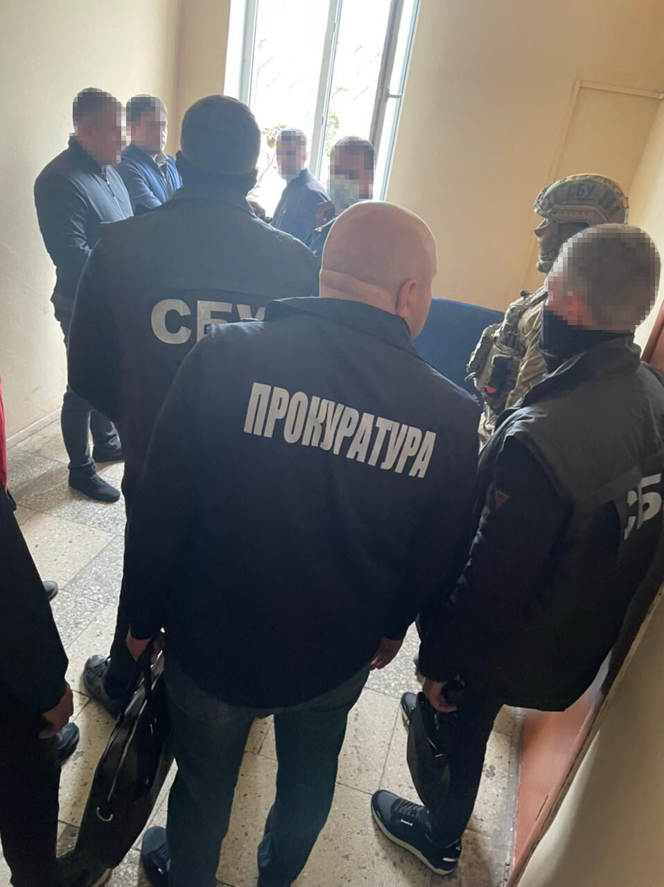 Правоохранители сбывали наркотики.