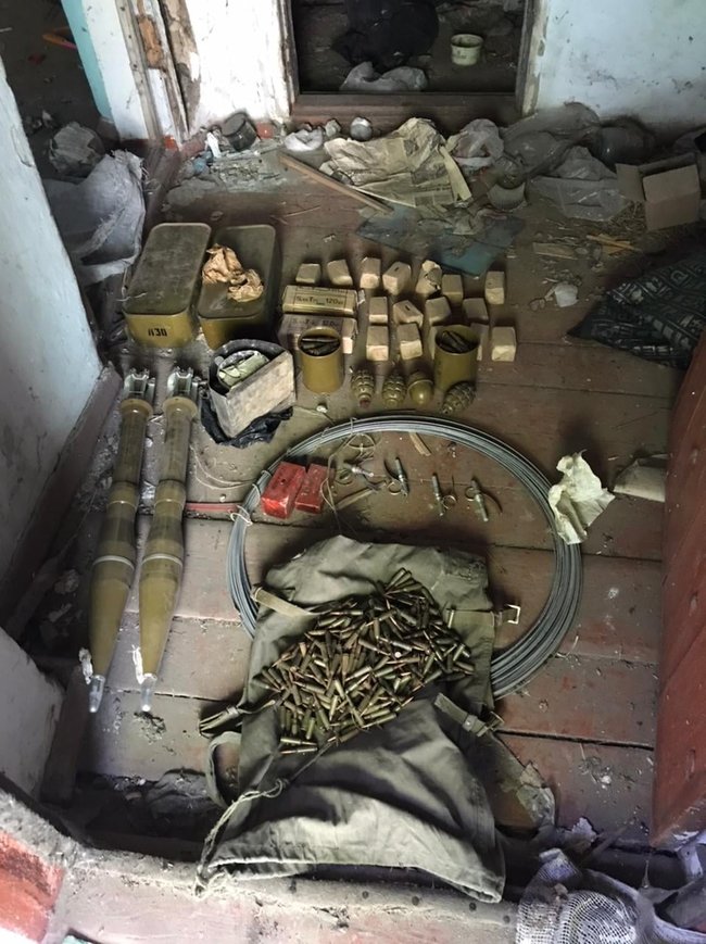 Схрон со взрывчаткой и боеприпасами обнаружен в Донецкой области, - Госпогранслужба 01 dqxikeidqxiqqeant