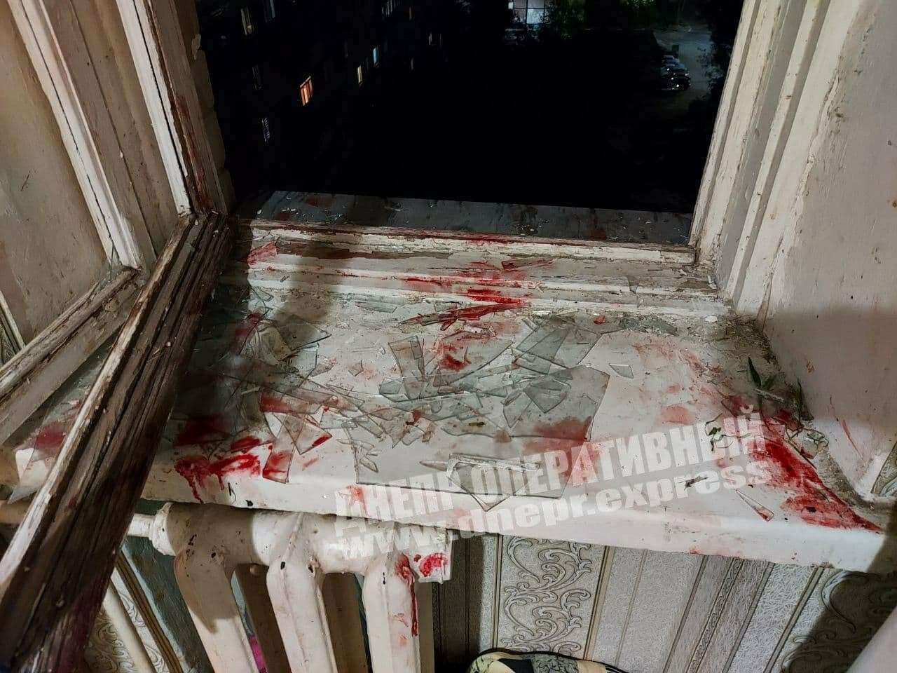 Дівчина вистрибнула з вікна 10 поверху. dqxikeidqxiqqeant