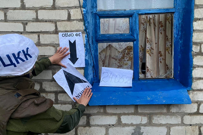 Обстрел террористами н.п.Пивничне: маркировка на остатках ракет указывает на российское производство боеприпасов 03 Обстрел террористами н.п.Пивничне: маркировка на остатках ракет указывает на российское производство боеприпасов 03