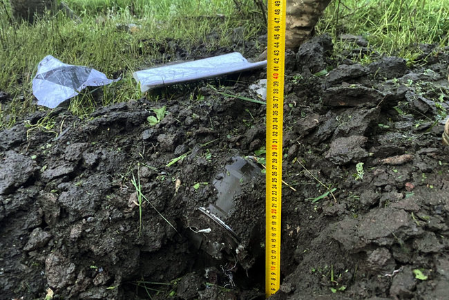 Обстрел террористами н.п.Пивничне: маркировка на остатках ракет указывает на российское производство боеприпасов 09 Обстрел террористами н.п.Пивничне: маркировка на остатках ракет указывает на российское производство боеприпасов 09