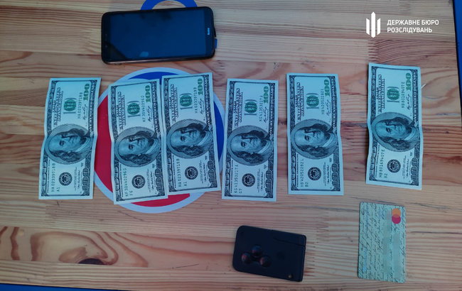 В Сумах при получении 600 долл. взятки за содействие контрабанде задержан пограничник, - ГБР 03 В Сумах при получении 600 долл. взятки за содействие контрабанде задержан пограничник, - ГБР 03