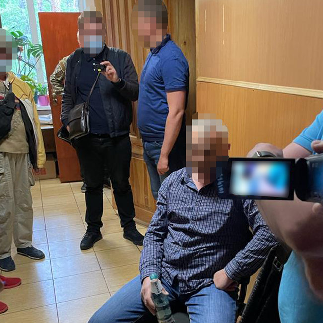 В Киеве при получении взяток задержали руководителей парков Конча-Заспа и Голосеевский 02 В Киеве при получении взяток задержали руководителей парков Конча-Заспа и Голосеевский 02