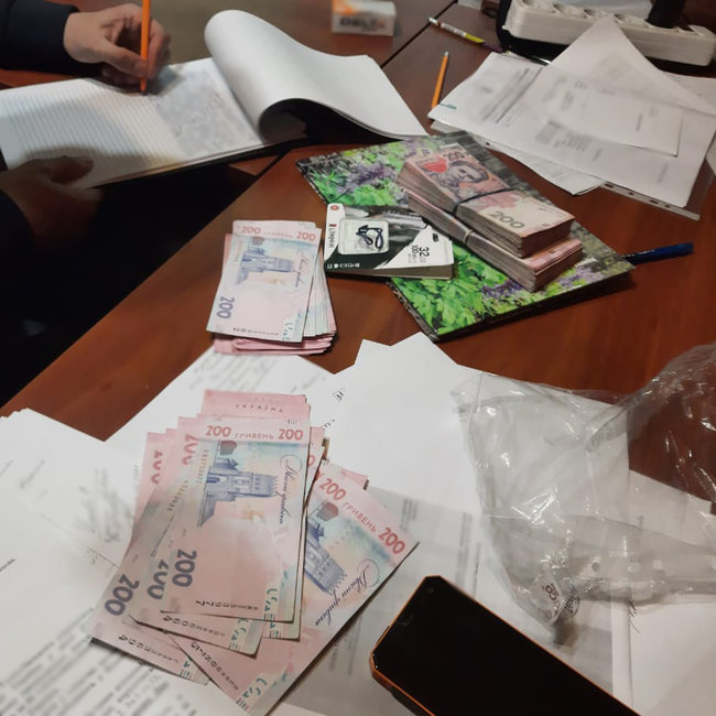 В Киеве при получении взяток задержали руководителей парков Конча-Заспа и Голосеевский 05 В Киеве при получении взяток задержали руководителей парков Конча-Заспа и Голосеевский 05