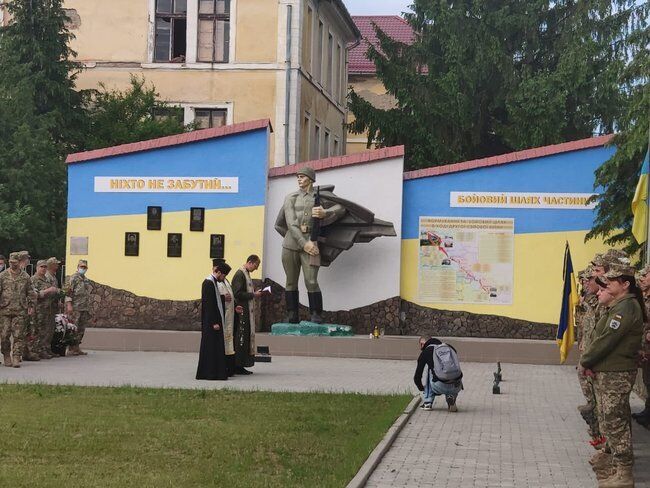 В Ужгороде почтили память убитого российским снайпером офицера ВСУ