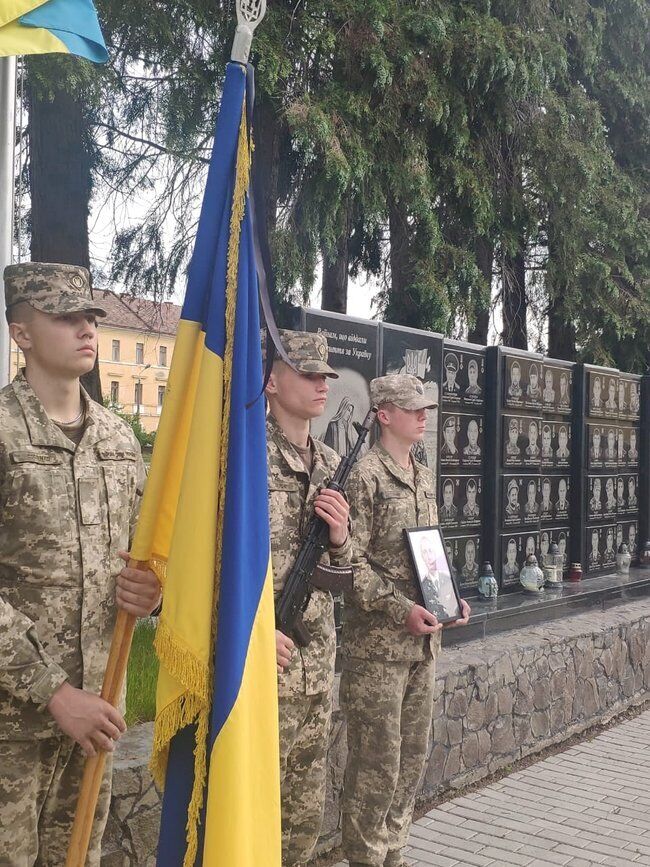 В Ужгороде почтили память убитого российским снайпером офицера ВСУ