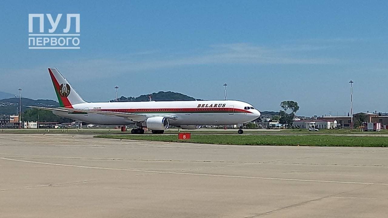 Самолет с белорусским политиком
