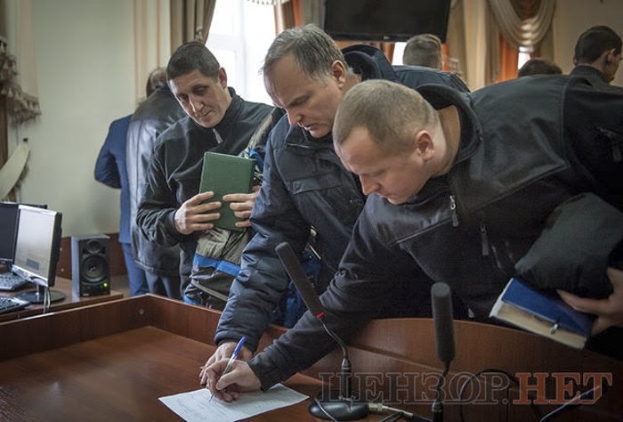 Зліва-направо: екс-беркутівці Євген Антонов, Микола Тягнирядно та Андрій Дідюк на засіданні суду 14 грудня 2016