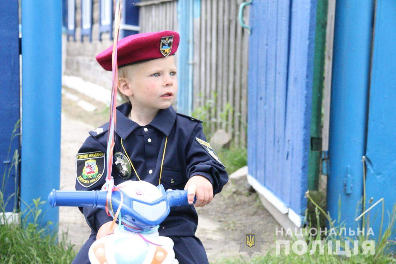 Дворічного Богдана Уніченка прийняли до лав поліції Дворічного Богдана Уніченка прийняли до лав поліції